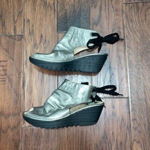 Fly London Yame Metallic Silver Peep Toe Wedge Sandals SZ 40 US 9/9.5 EUC